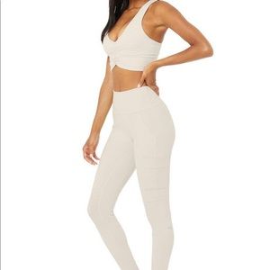 ALO Cargo Leggings in Bone/white
